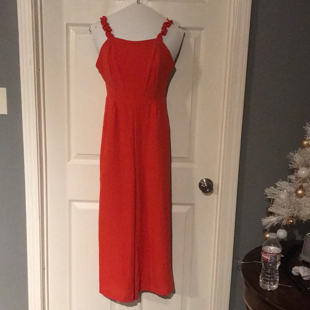 Super fun and beautiful jumpsuit by Lost + Wander. Size small